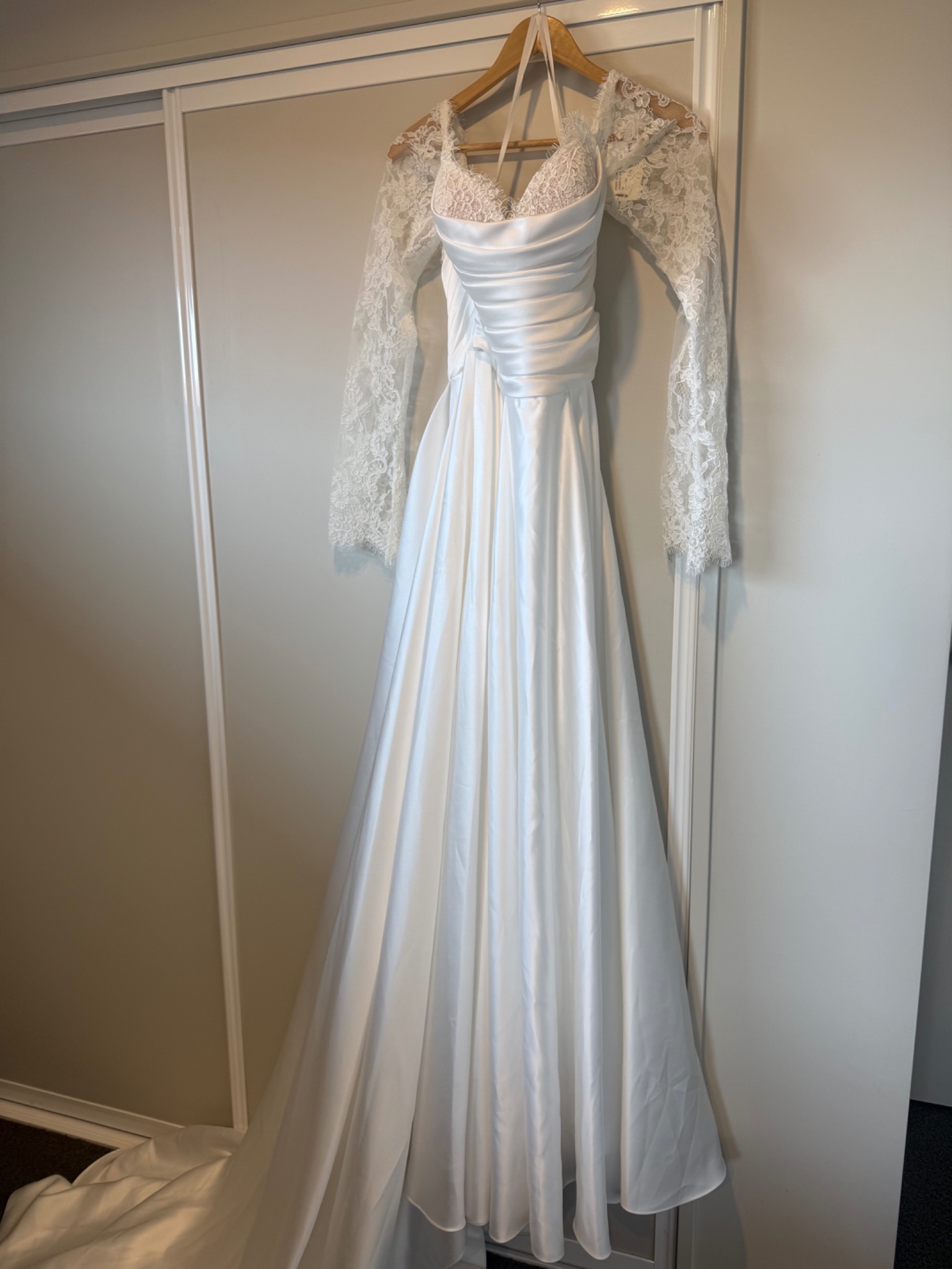 Jasmine wedding dress detail