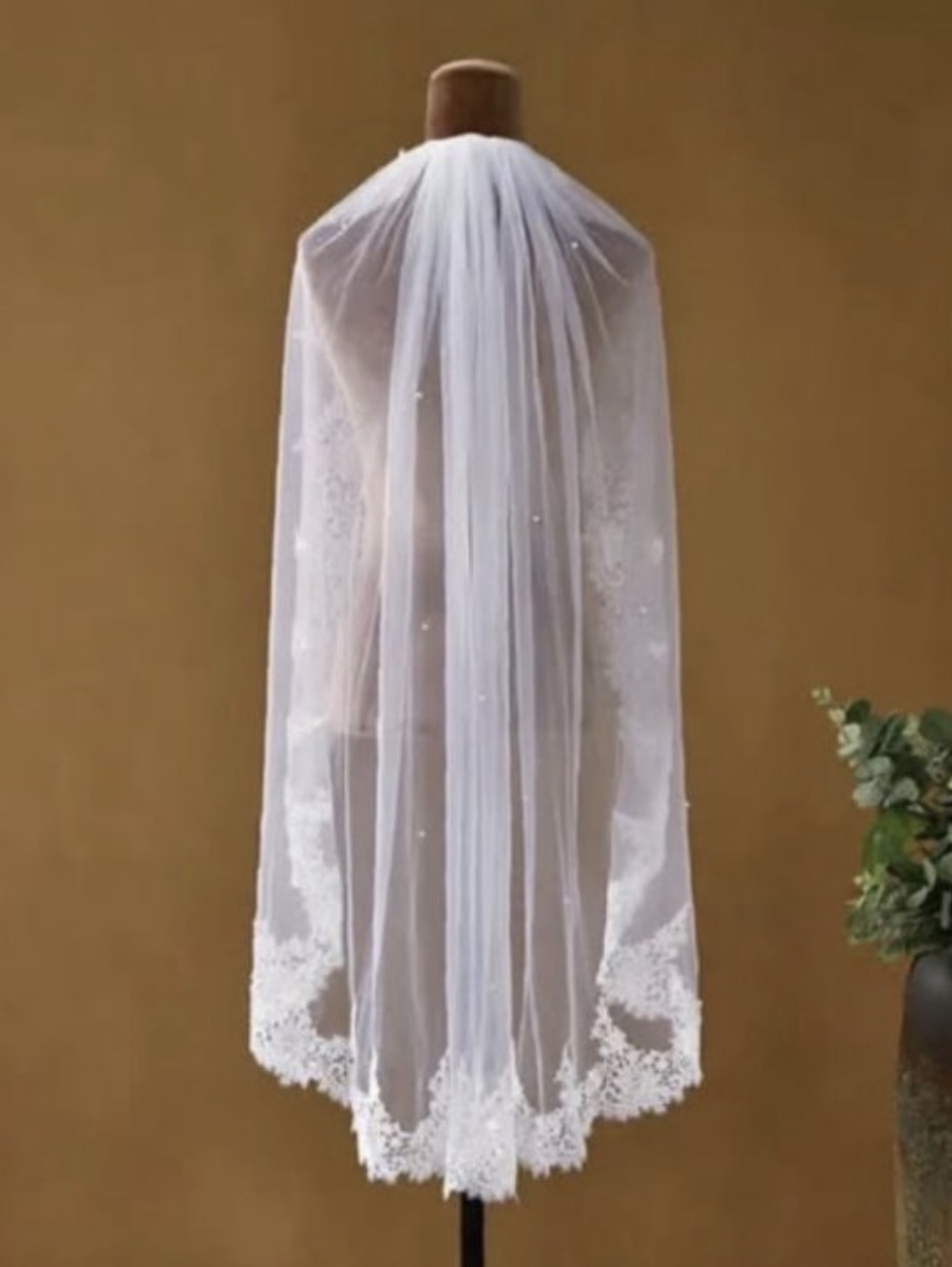 Luna wedding veil detail