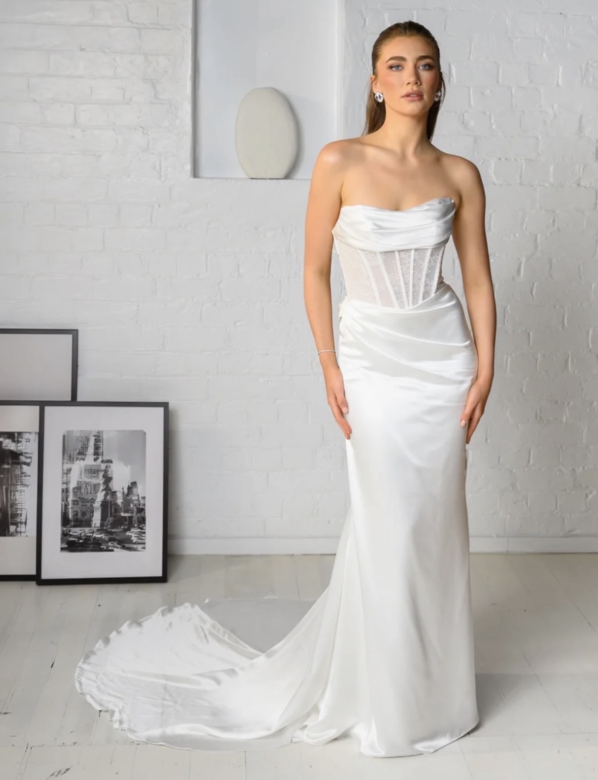 Sirene wedding dress detail