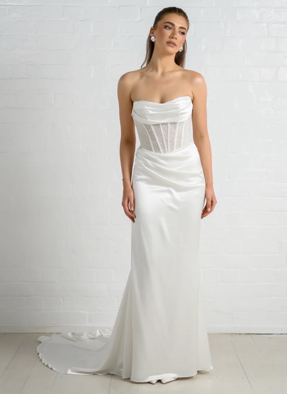 Sirene wedding dress detail