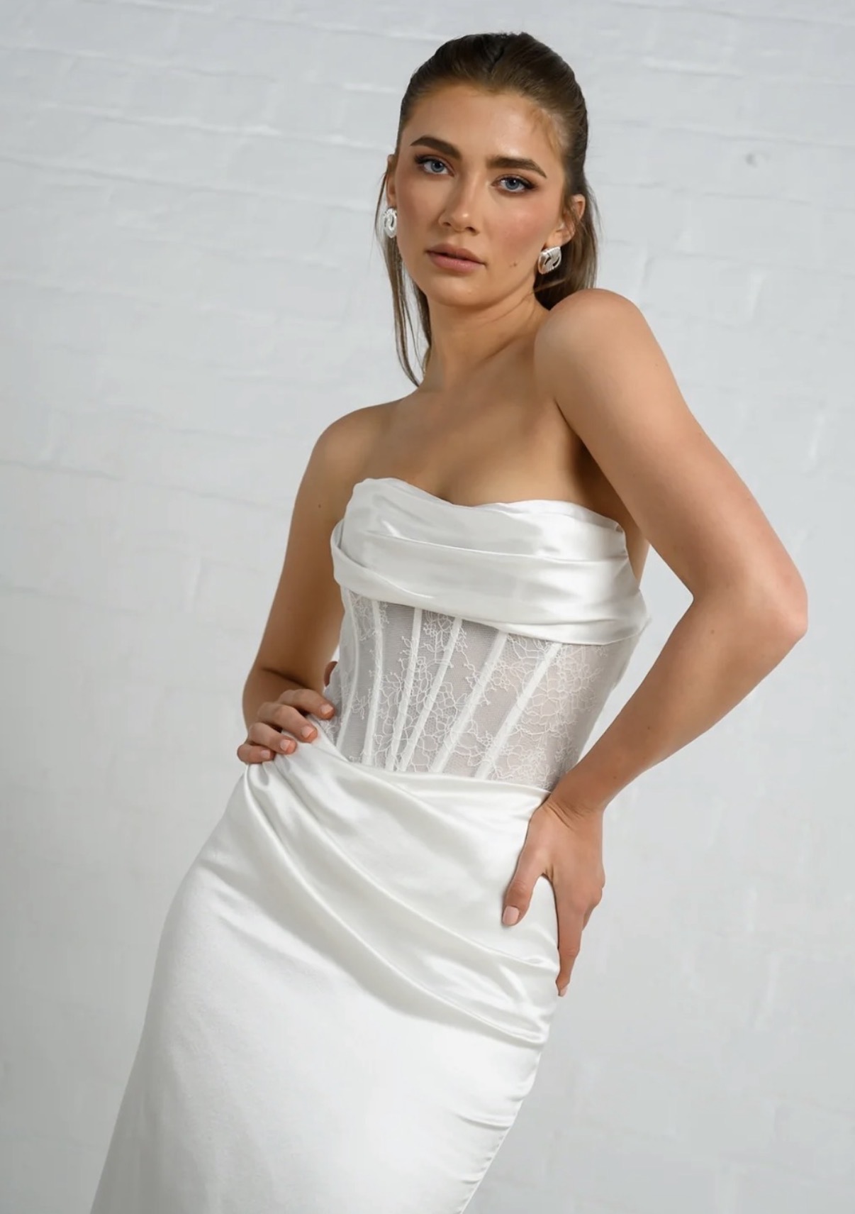 Sirene wedding dress detail